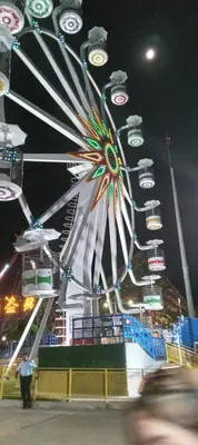 a ferris wheel at a carnival at night at Playa El Obispo E La Marea building La Libertad in La Libertad