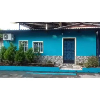 a blue house with a black door at Hostal Paradise blue in La Libertad