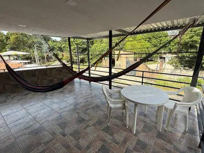 a room with a hammock and a table and chairs at El Mangal 3 B&B in Suchitoto