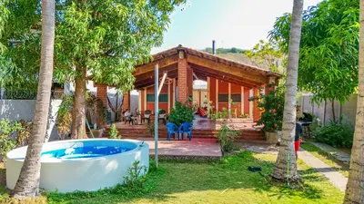 a house with a bath tub in the yard at Casa DUNA 2 in La Libertad