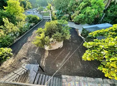an aerial view of a garden with plants and trees at Evolution Home Habitacion a 4 min del Aeropuerto Internacional ES in Las Flores