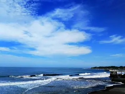 a beach with the ocean and a blue sky and clouds at Playa El Obipo C La Marea building La Libertad in La Libertad